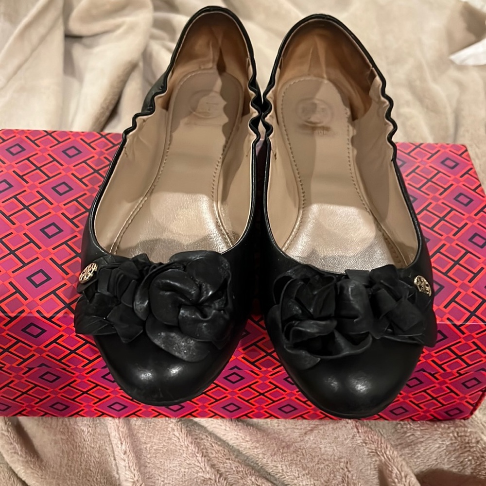 Authentic. Black Tory Burch Blossom Ballet Nappa Leather shoes.